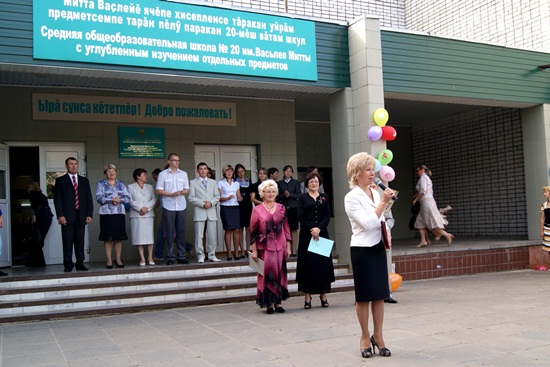 Председатель Республиканского совета женщин поздравила школьников с 1-м сентября